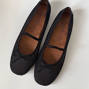 NWT Zodiac Black Ballet Flats